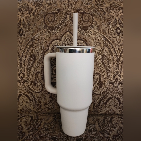 Hydro Flask 40 Oz Travel Tumbler with Handle, Lid, And Straw - Picture 2 of 4